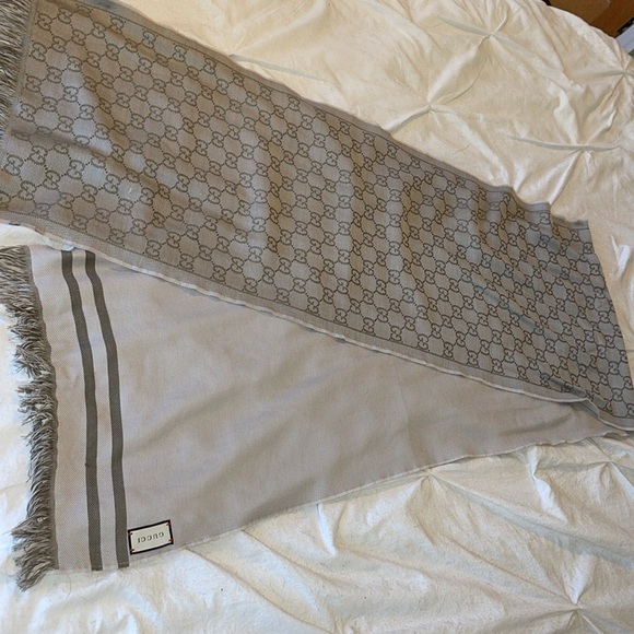 Authentic GUCCI double sided scarf - Picture 5 of 5
